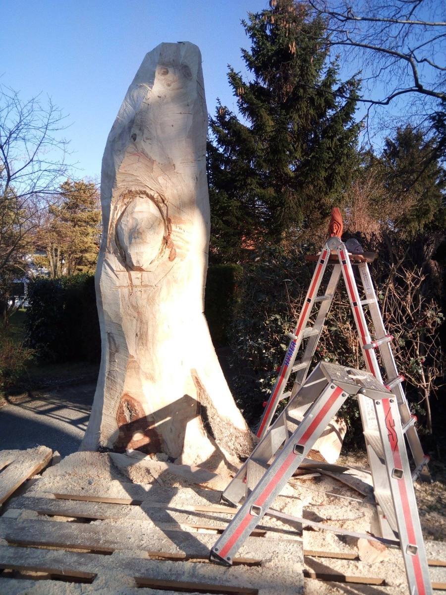 Baumskulptur im Garten