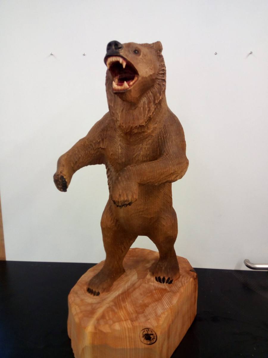 Grizzlybär aus Lindenholz