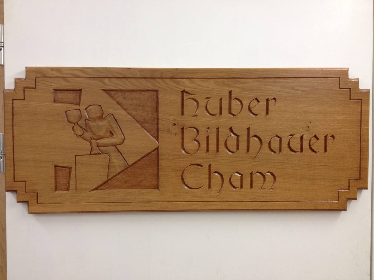 Geschnitztes Firmenschild