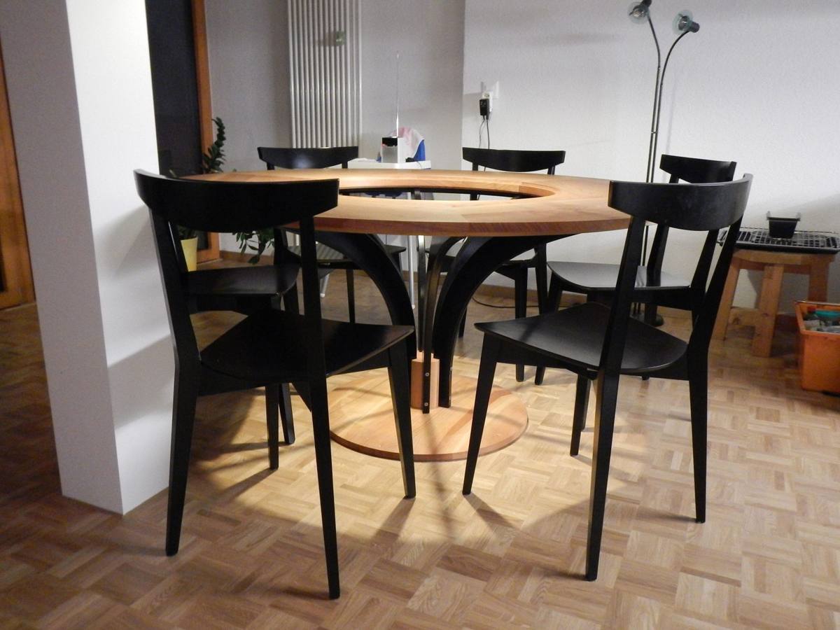 Esstisch mit Stühlen