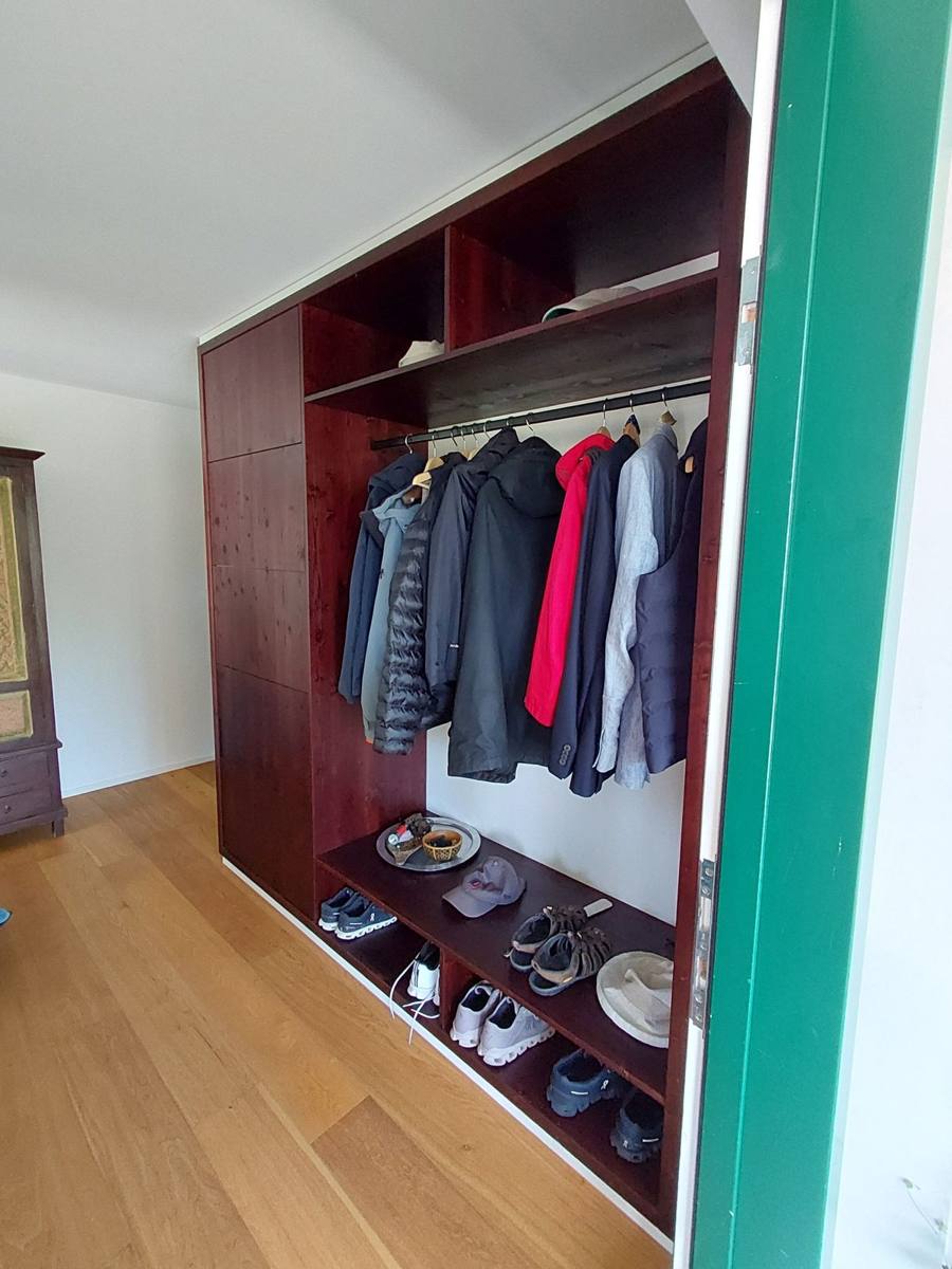 Garderobenschrank mit Einbaufächern