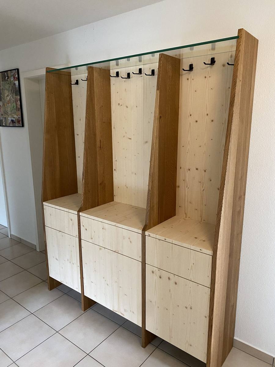 Garderobe mit Schubladen