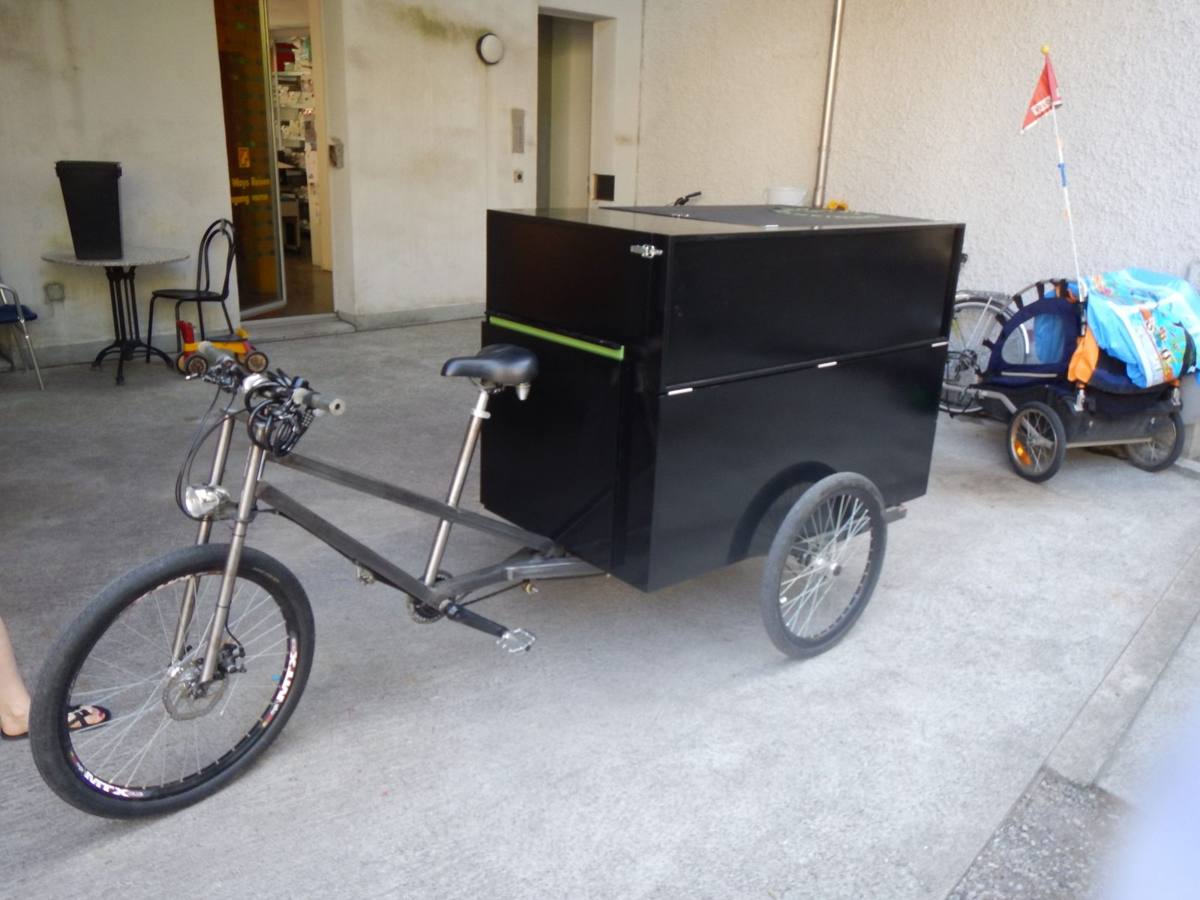 Lunch Box auf dem Frachtfahrrad