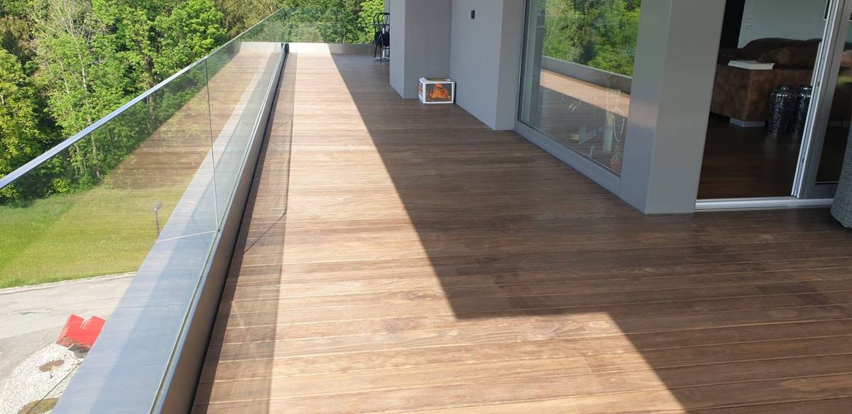 Dachterrasse mit neuem Holzdeck