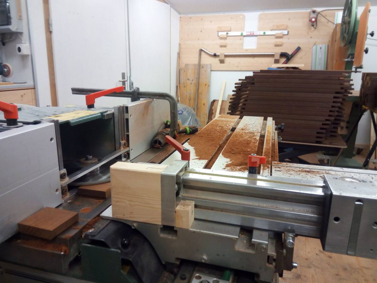 Hobelmaschine in der Werkstatt