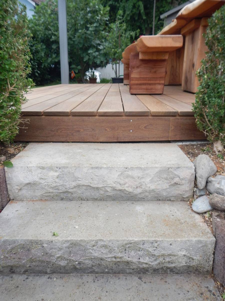 Treppe zum Holzdeck